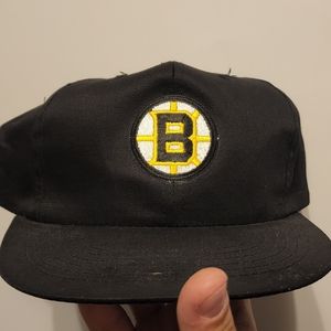 Vintage 90's Boston Bruins Krystal Cap snapback black.